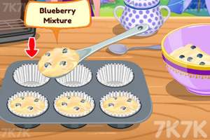 制作甜甜蓝莓松饼